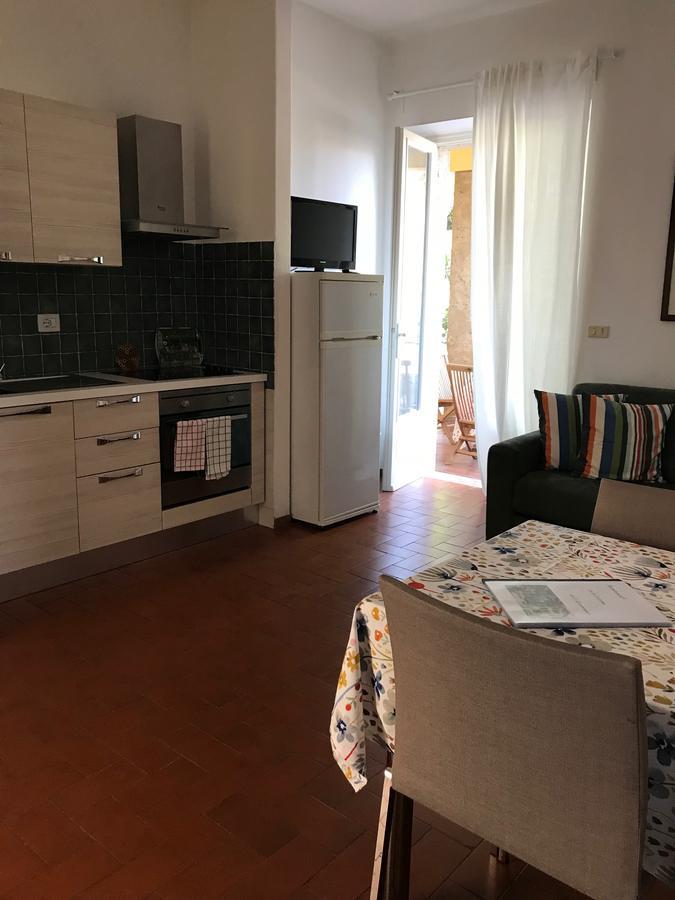 Residenza Le Logge Aparthotel Torri Del Benaco Eksteriør bilde