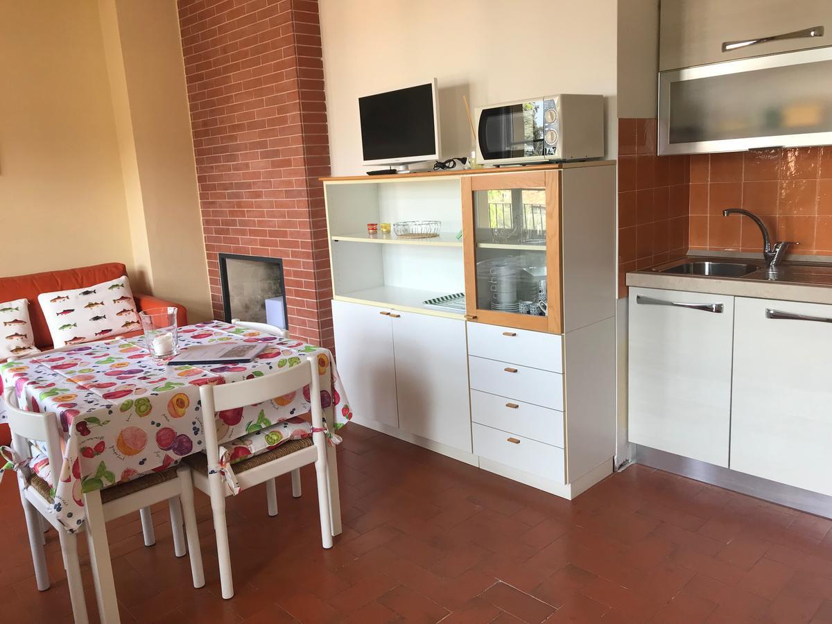 Residenza Le Logge Aparthotel Torri Del Benaco Eksteriør bilde