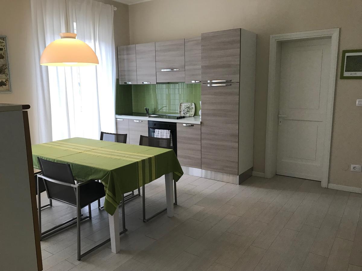 Residenza Le Logge Aparthotel Torri Del Benaco Eksteriør bilde