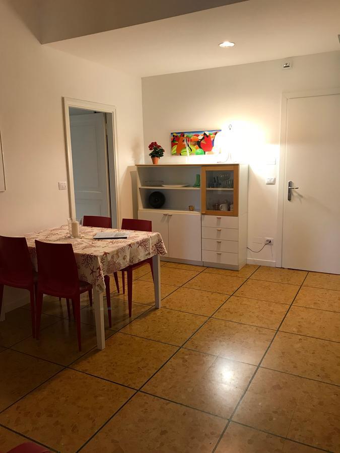 Residenza Le Logge Aparthotel Torri Del Benaco Eksteriør bilde